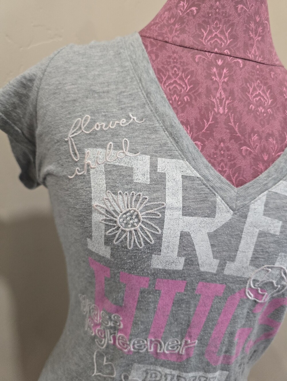 Vintage Y2K VS PINK Free Hugs T-Shirt Womens Size Small Flower Child Graphic Tee - Picture 2 of 11